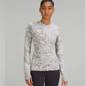 Lululemon Athletica Gray Patterned Long Sleeve Top